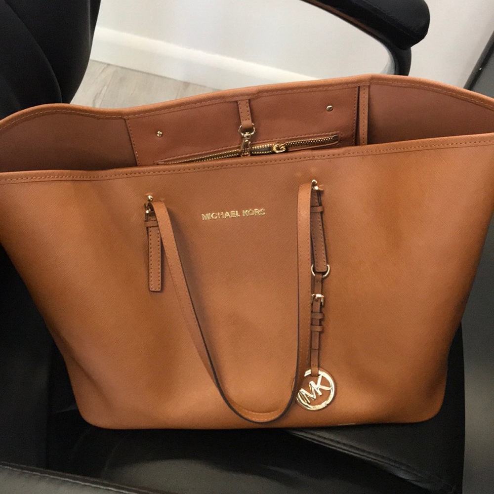 Michael Kors Jet Set Leather Tote